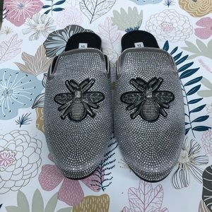 NWT 🏷 🐝 Loafers